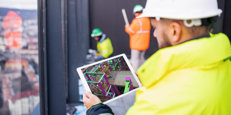 BIM field access — BIM model on the screen of a worker's tablet