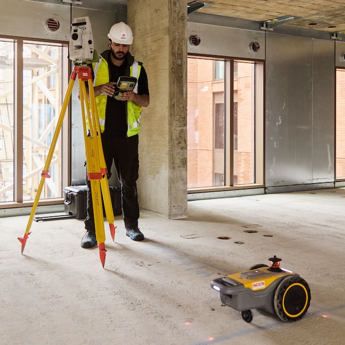 Construction worker controls Total Station with HP SitePrint.